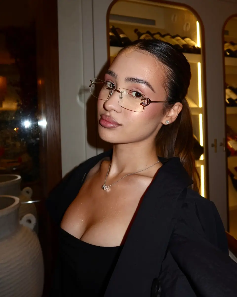 Айанат escort in Алматы