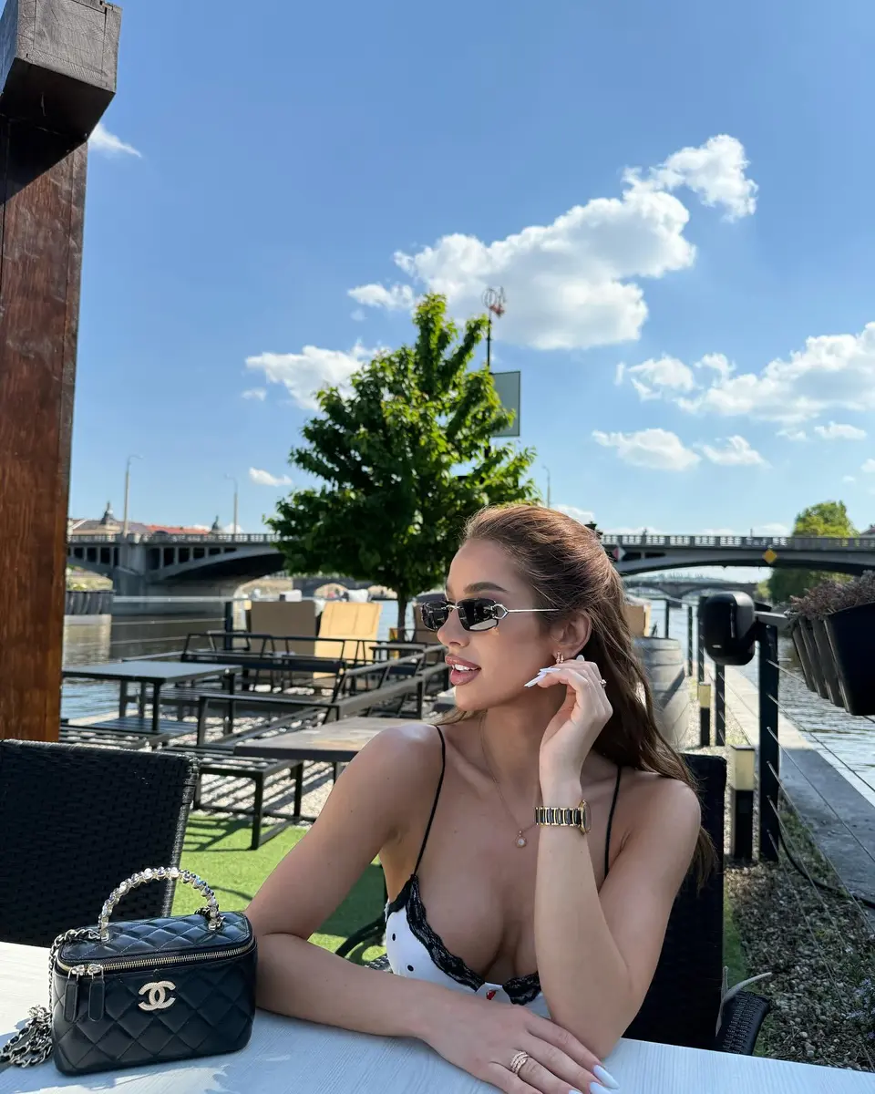 Гульмира escort in Алматы