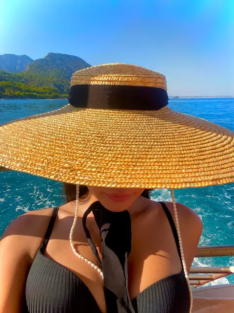 Каракат escort in Алматы