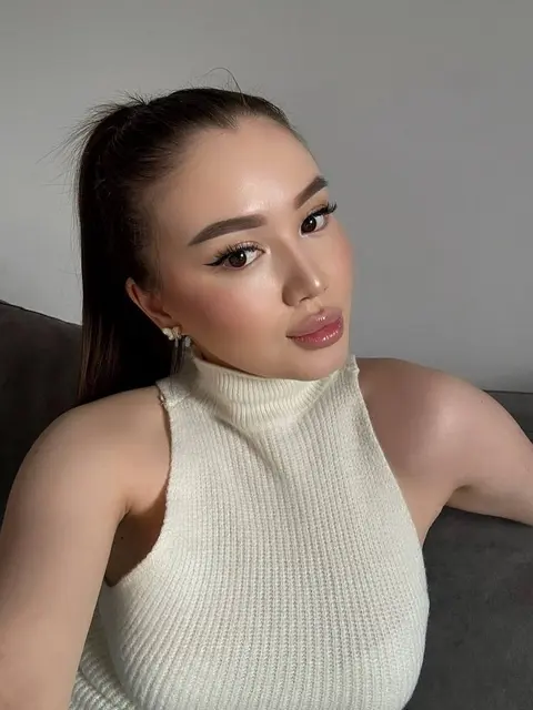 Рига escort in Алматы