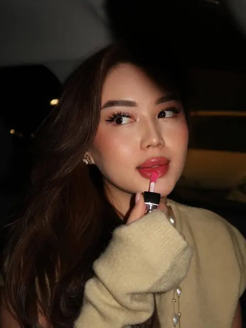 Рига escort in Алматы