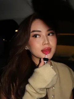 Рига escort in Алматы