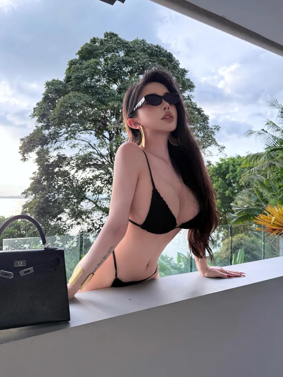 Сари escort in Алматы